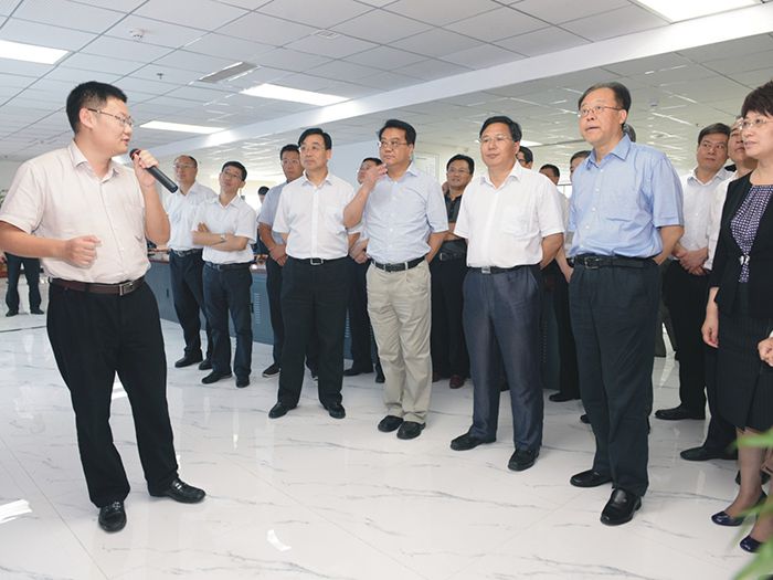 安徽省委常委、合肥市委書記吳存榮，合肥市黨政代表團(tuán)一行蒞臨我集團(tuán)參觀考察